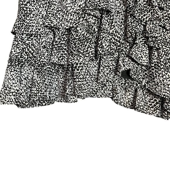3 for $30! Mexx patterned flowy mini skirt. Size 4 - Picture 8 of 8